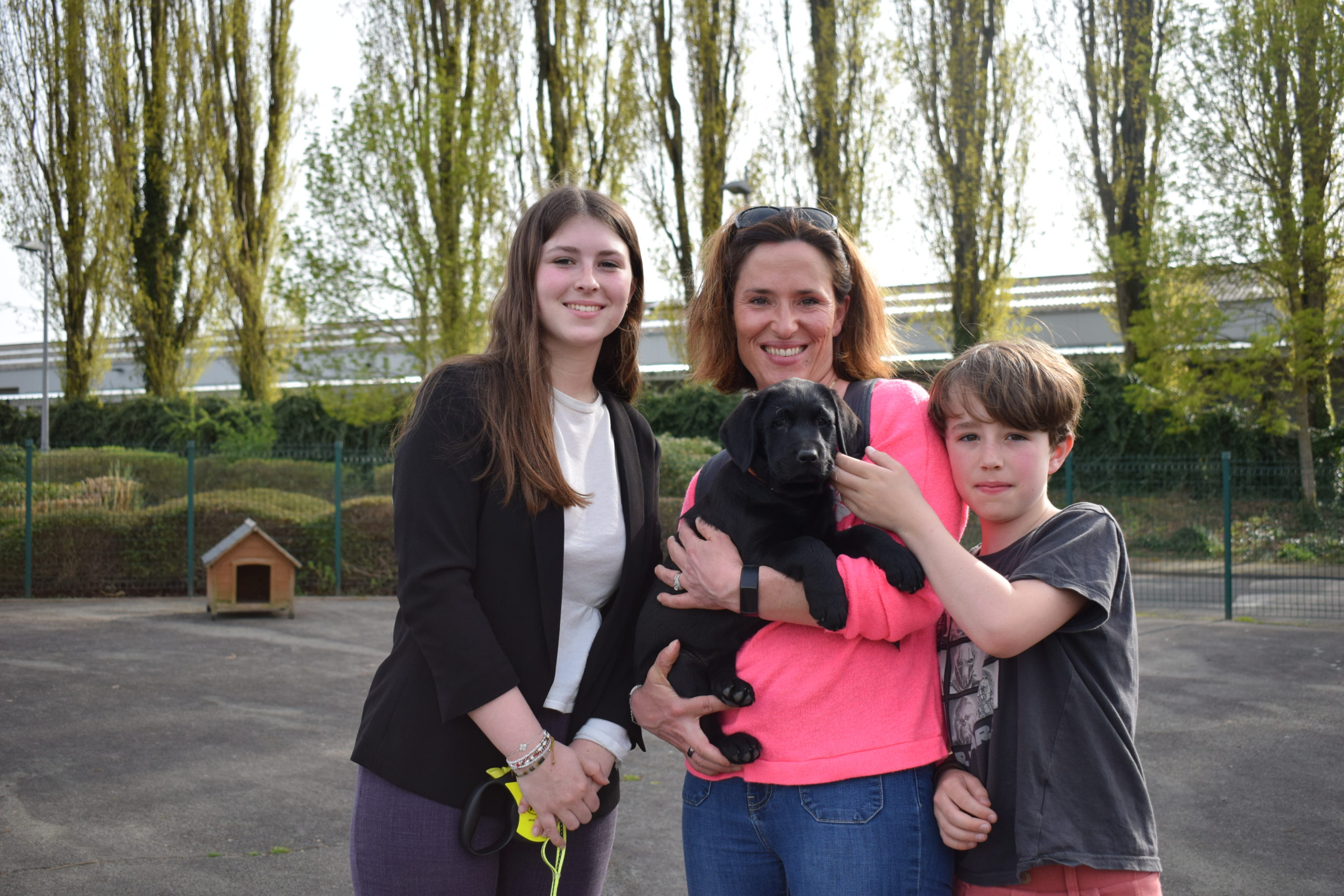 Tika petit chien grand destin et sa famille d'accueil